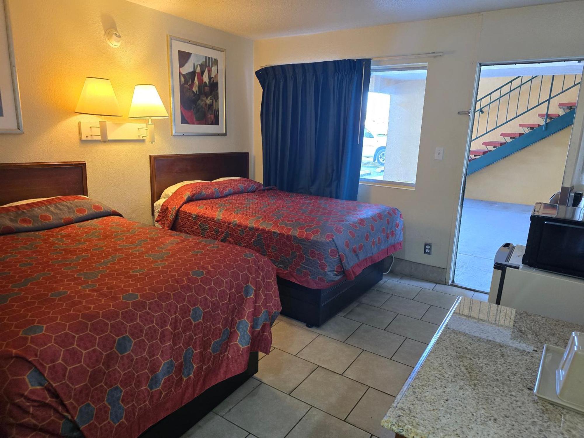 Carpet Inn Опелика Экстерьер фото