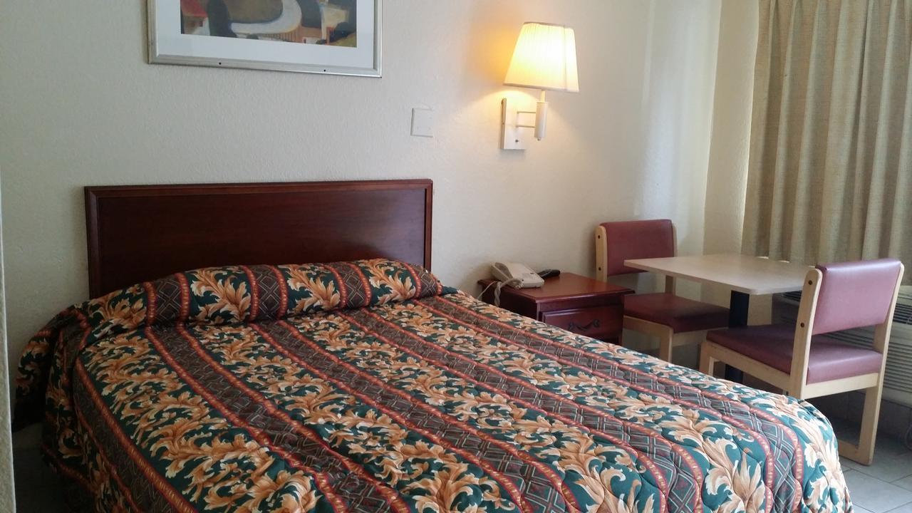 Carpet Inn Опелика Экстерьер фото